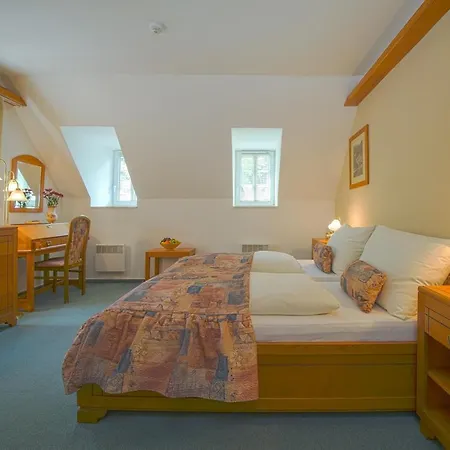 Praha 4* Hřensko