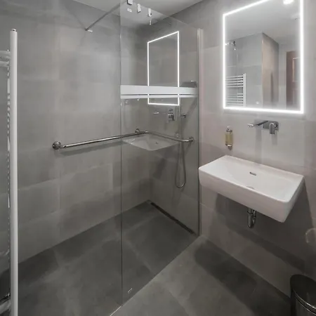 Praha 4* Hrensko