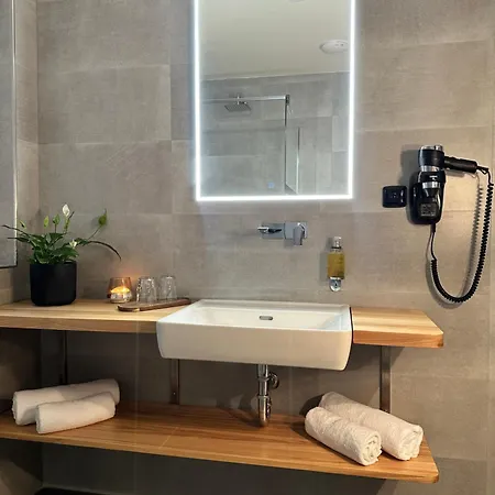 Praha Hotell 4*
