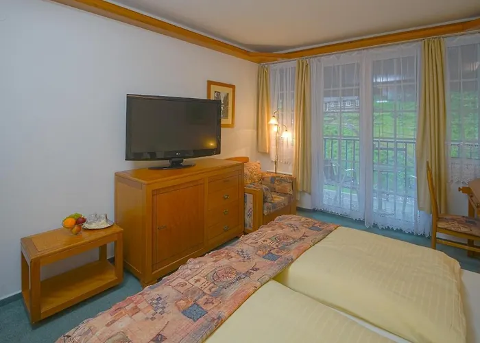 Praha 4* Hřensko